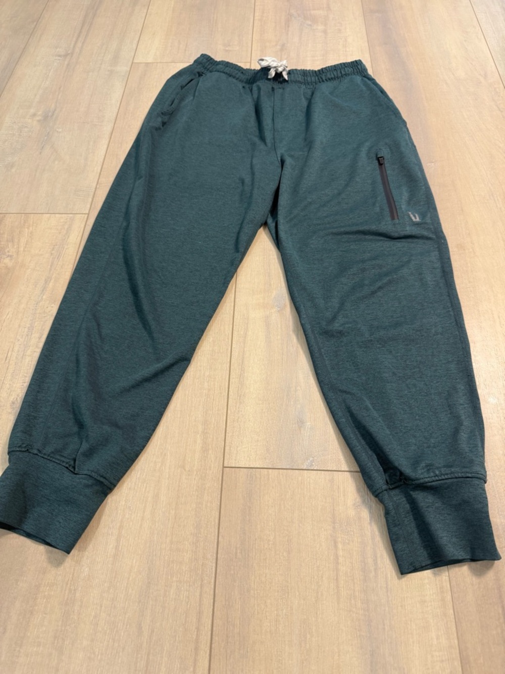 Viori Sunday Performance Jogger in Agate Green